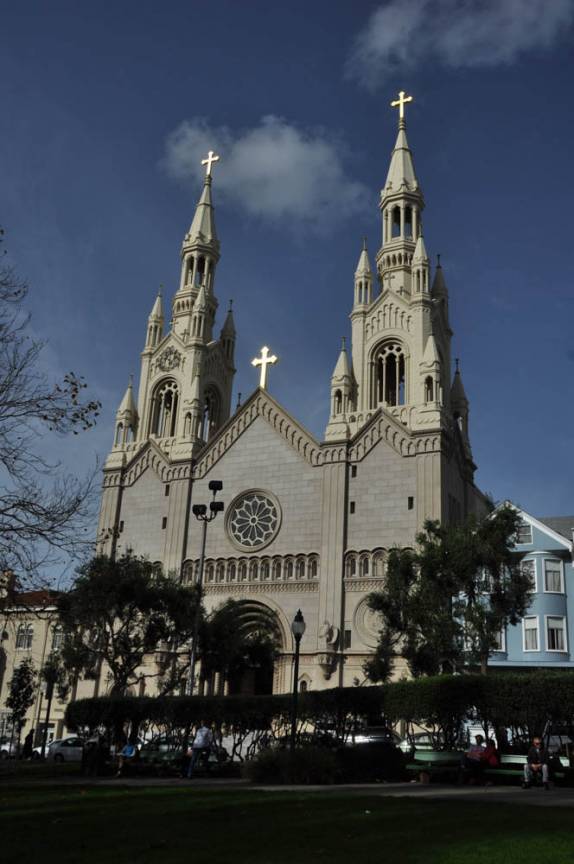 Igreja de São Pedro e São Paulo, em frente à washington Square. em San Francisco, na Califórnia, nos Estados Unidos